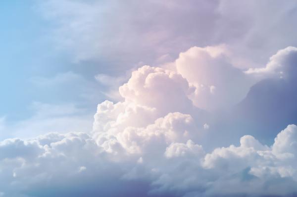 淡い色の積乱雲02｜雲の壁紙/画像素材