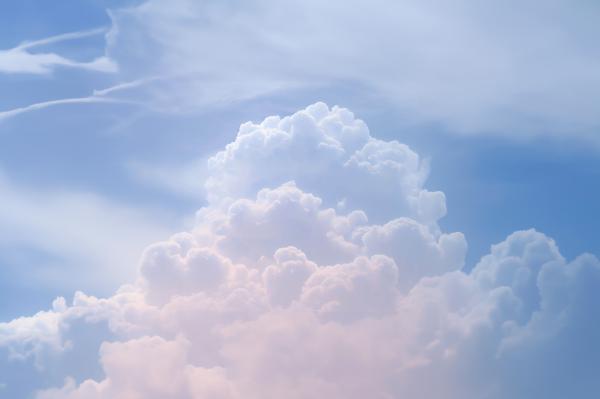 淡い色の積乱雲04｜雲の壁紙/画像素材
